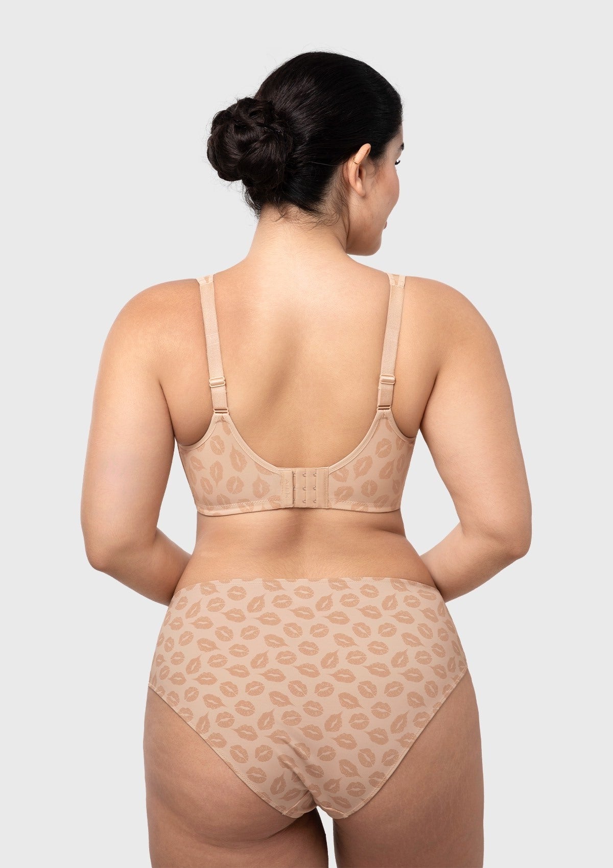 CoolComfort Smoothing Unlined Underwire Minimizer Bra